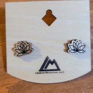 NWOT- Lotus Flower Earrings